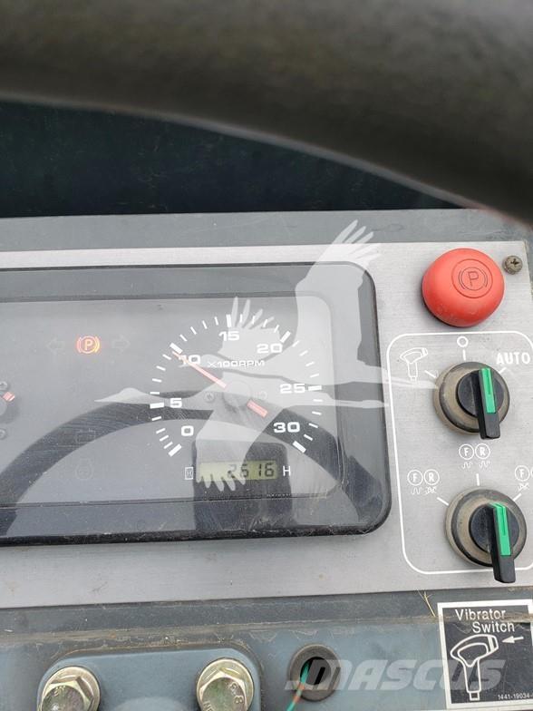 Sakai SW300-1 Vienvalča grunts veltņi