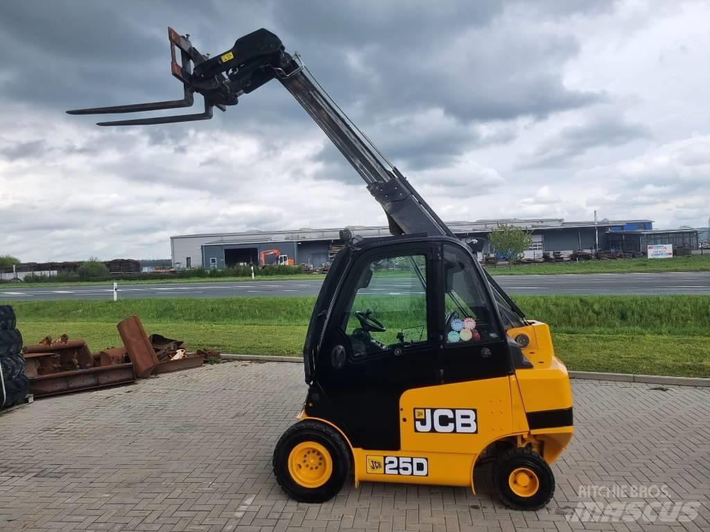 JCB TLT 25 D Teleskopiskie manipulatori