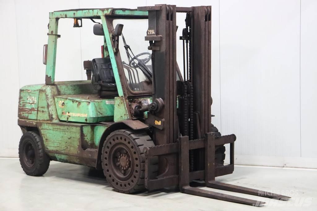 Mitsubishi FD45K2 Tehnika ar dīzeļa dzinēju