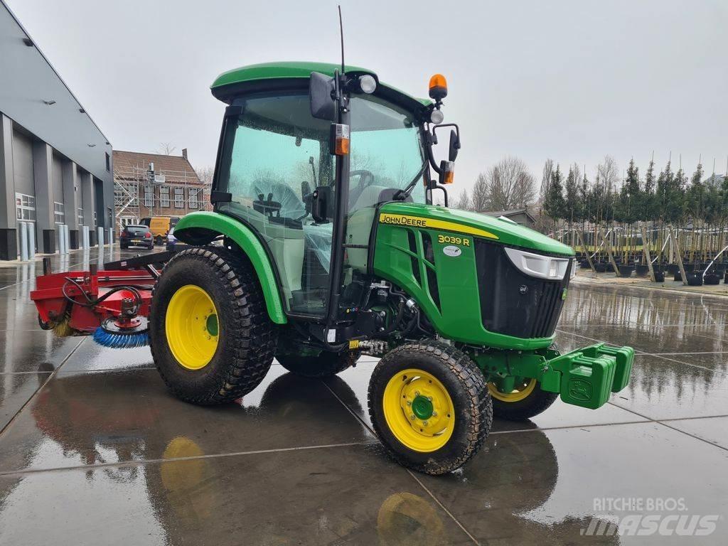 John Deere 3039R Traktori
