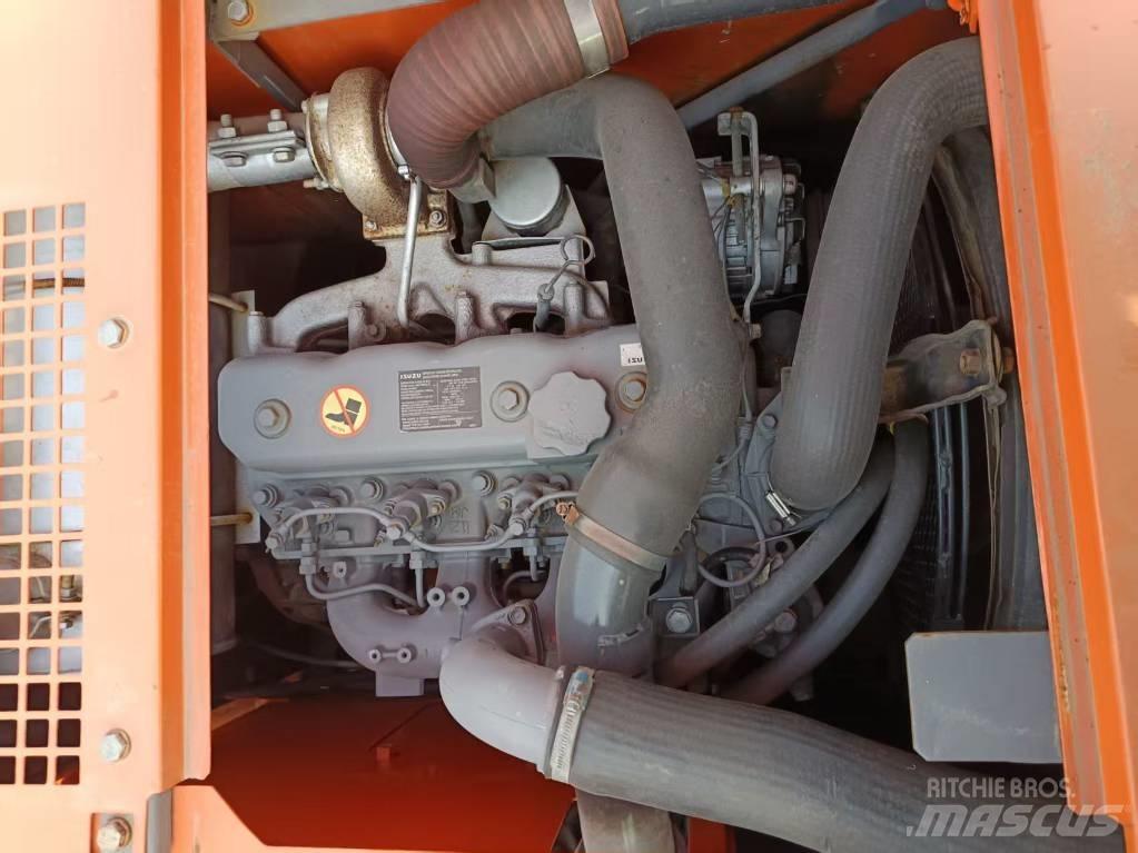 Hitachi ZX 135 Kāpurķēžu ekskavatori