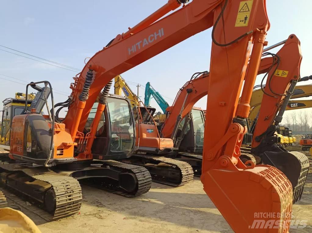 Hitachi ZX 135 Kāpurķēžu ekskavatori