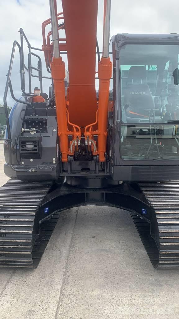 Hitachi ZX 135 US-6 Kāpurķēžu ekskavatori