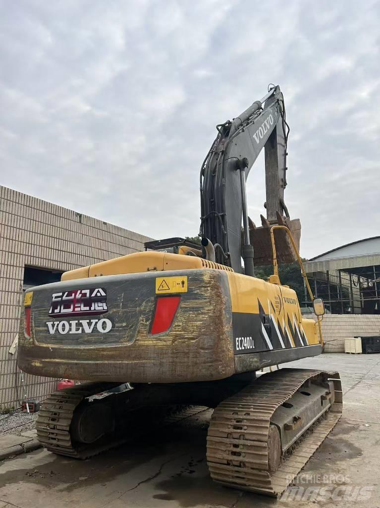 Volvo 240DL Kāpurķēžu ekskavatori