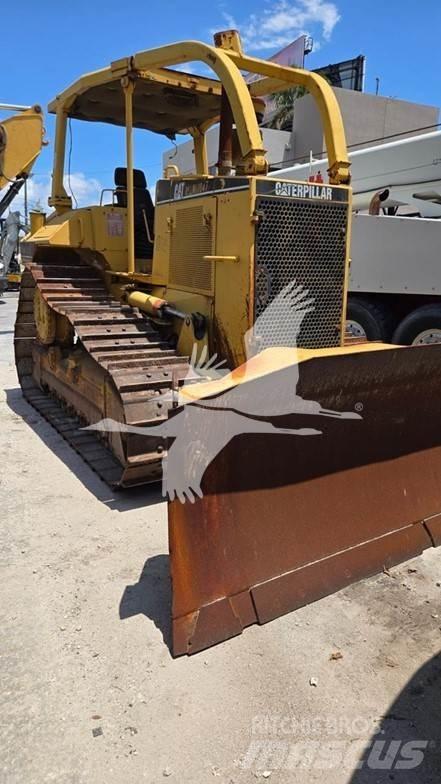 CAT D6M Kāpurķēžu buldozeri