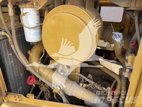 CAT D6R Kāpurķēžu buldozeri