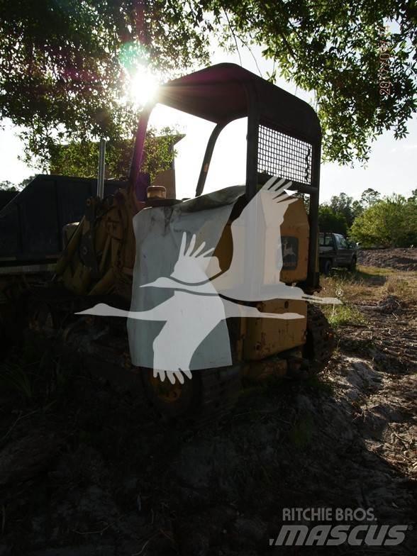 John Deere 450 Kāpurķēžu iekrāvēji
