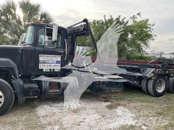 Mack RD688S Atkritumu izvešanas transports