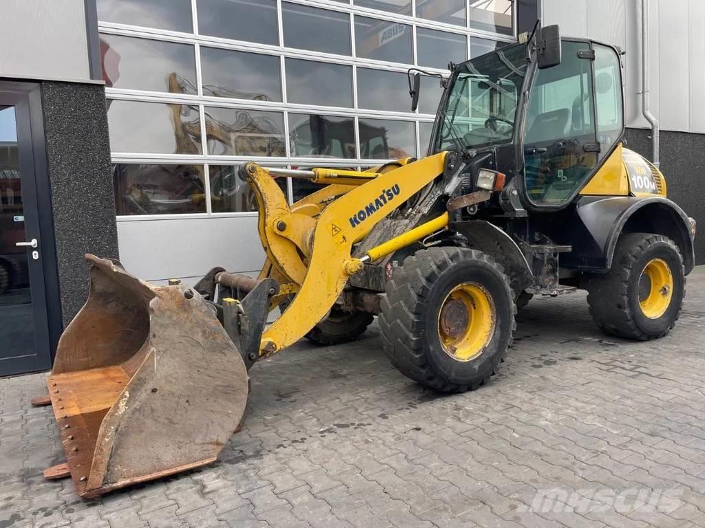 Komatsu WA100 Iekrāvēji uz riteņiem
