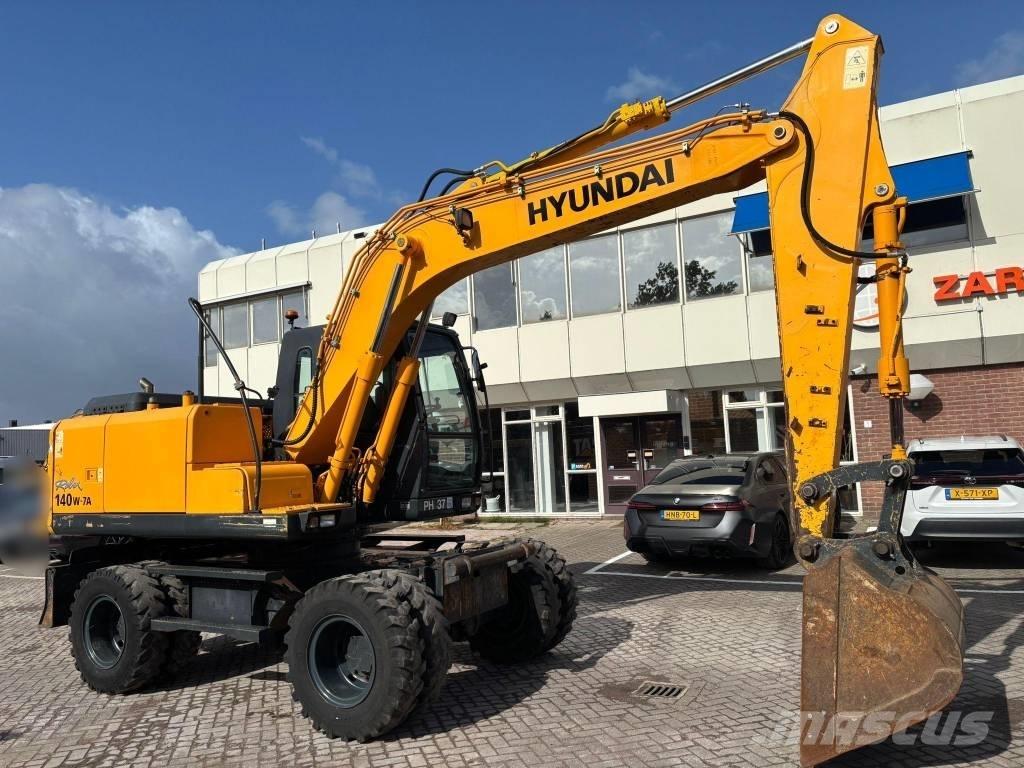 Hyundai 140W-7A Ekskavatori uz riteņiem