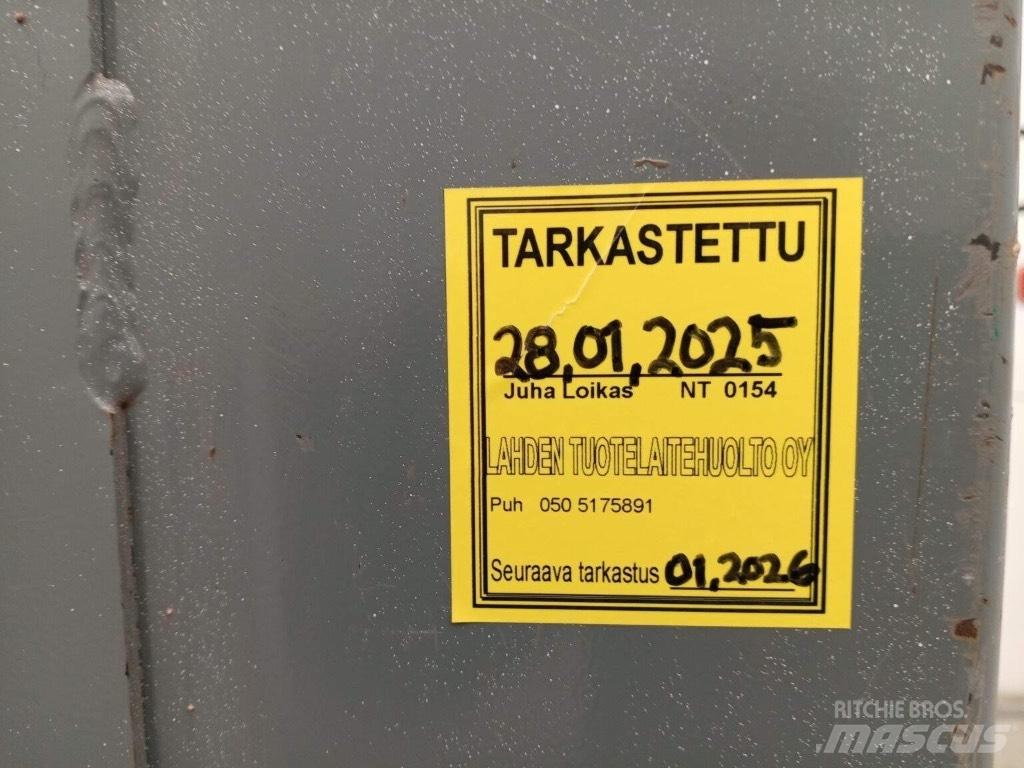 SkyJack SJ 16 Vertikālie pacēlāji