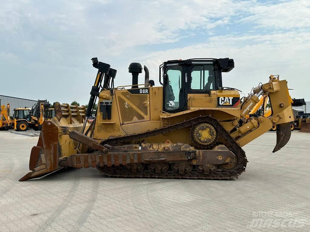 CAT D8R Kāpurķēžu buldozeri