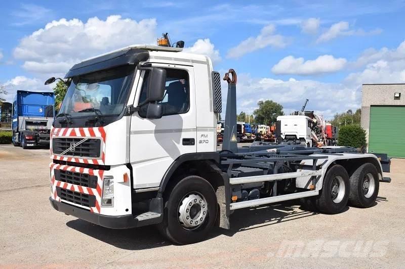 Volvo FM 370 Treileri ar āķi