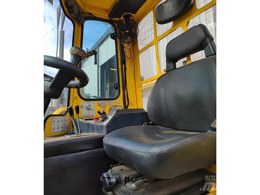 Combilift C4000 Četru virzienu krāvēji