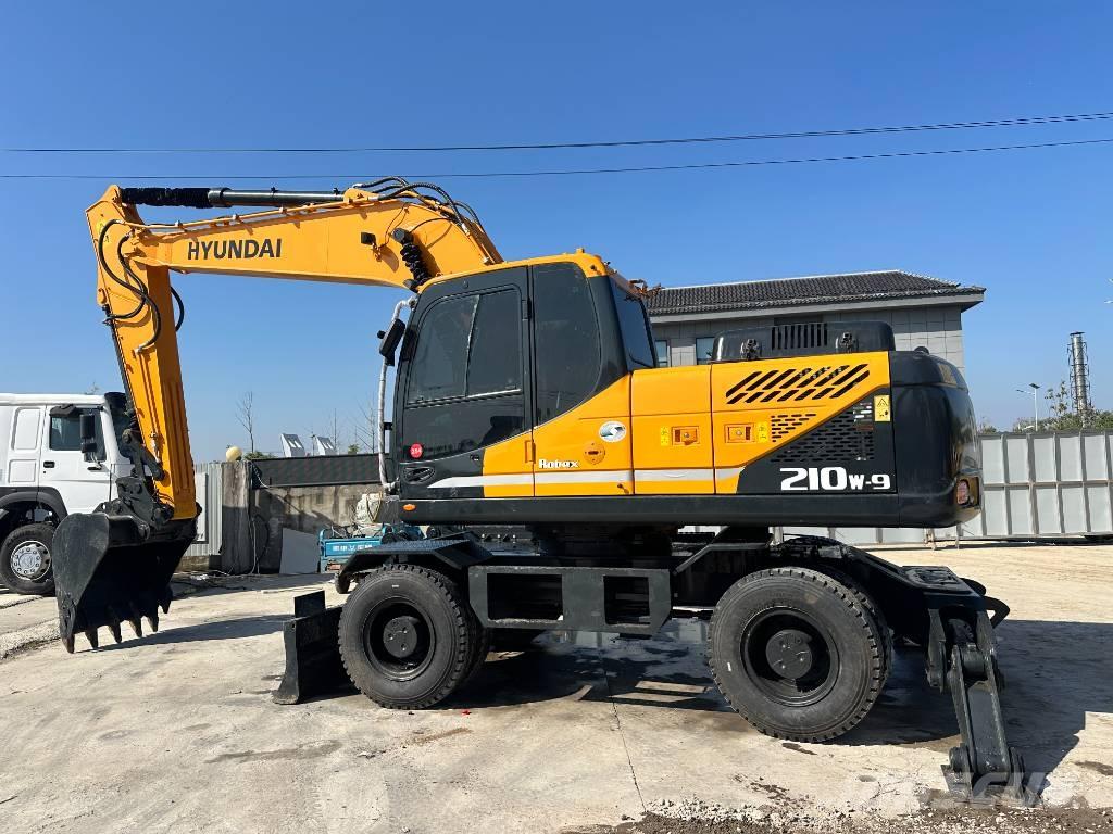 Hyundai R210W-9 Ekskavatori uz riteņiem