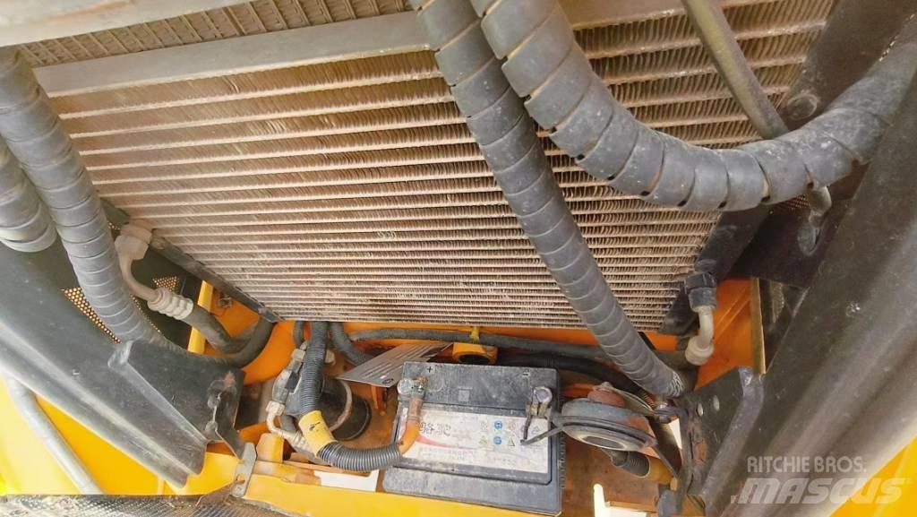 JCB 3 CX Ekskavatori-iekrāvēji