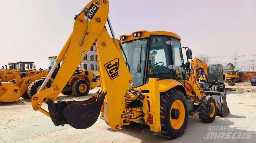 JCB 3 CX Ekskavatori-iekrāvēji