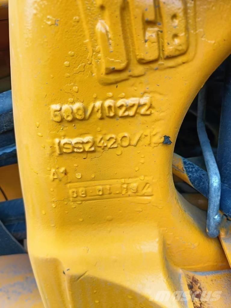 JCB 3 CX Ekskavatori uz riteņiem