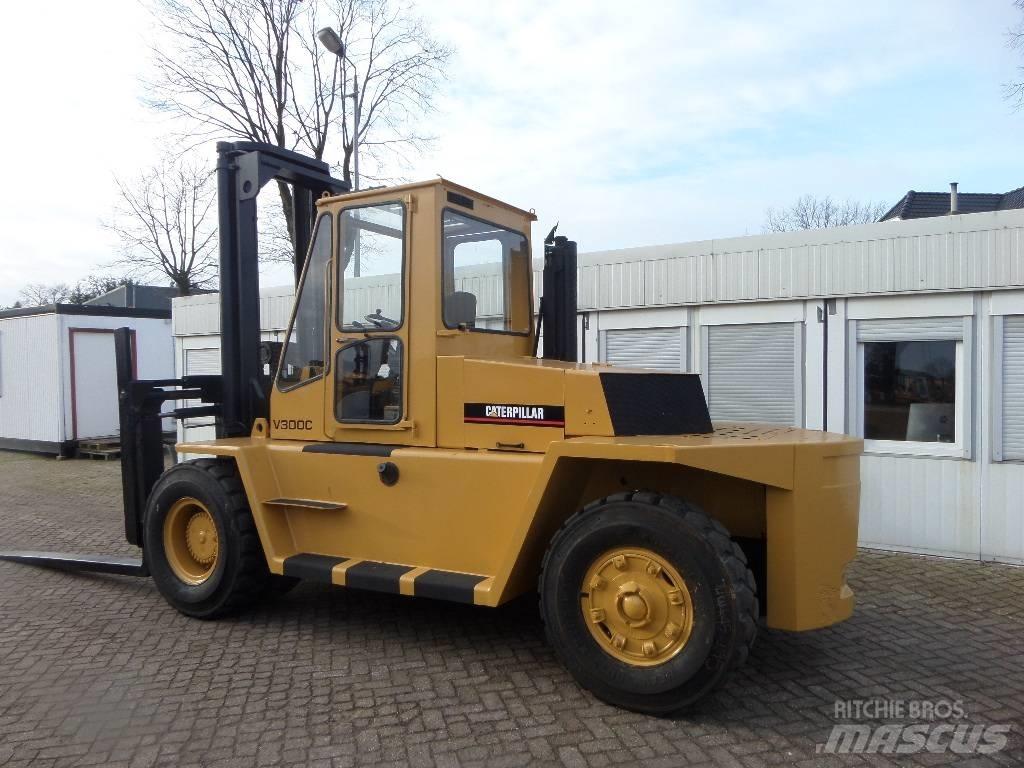 CAT V 300 C Tehnika ar dīzeļa dzinēju