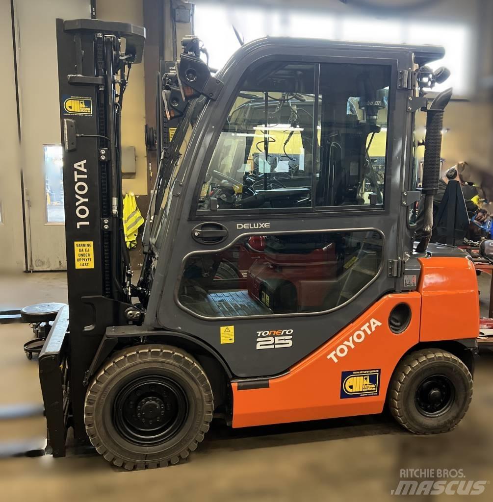 Toyota Truck 8FDF25 Tehnika ar dīzeļa dzinēju