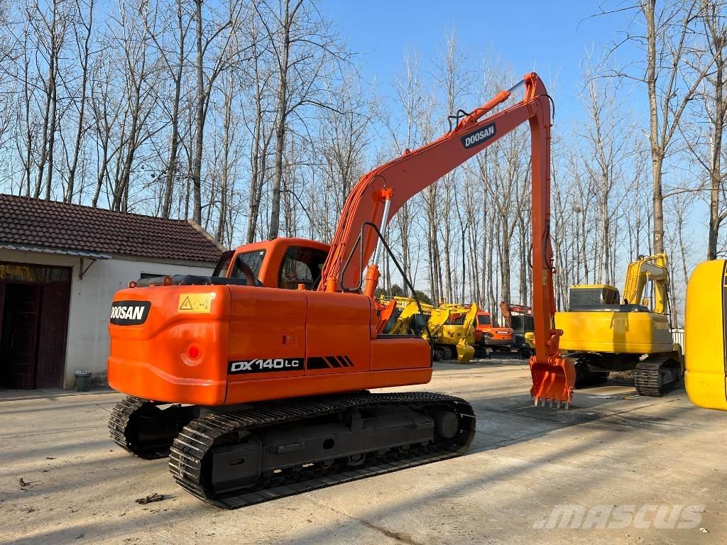 Doosan DX140 Kāpurķēžu ekskavatori