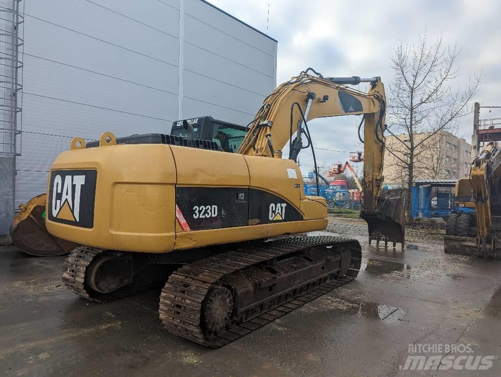 CAT 323 D Kāpurķēžu ekskavatori