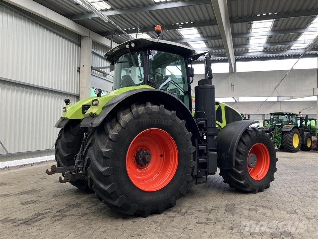 CLAAS Axion 930 Traktori