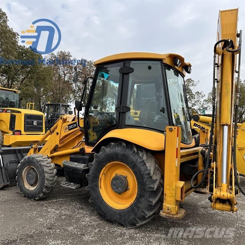 JCB 3 CX Ekskavatori-iekrāvēji