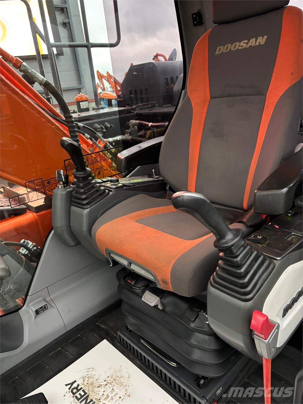 Doosan DX160LC-5 Kāpurķēžu ekskavatori