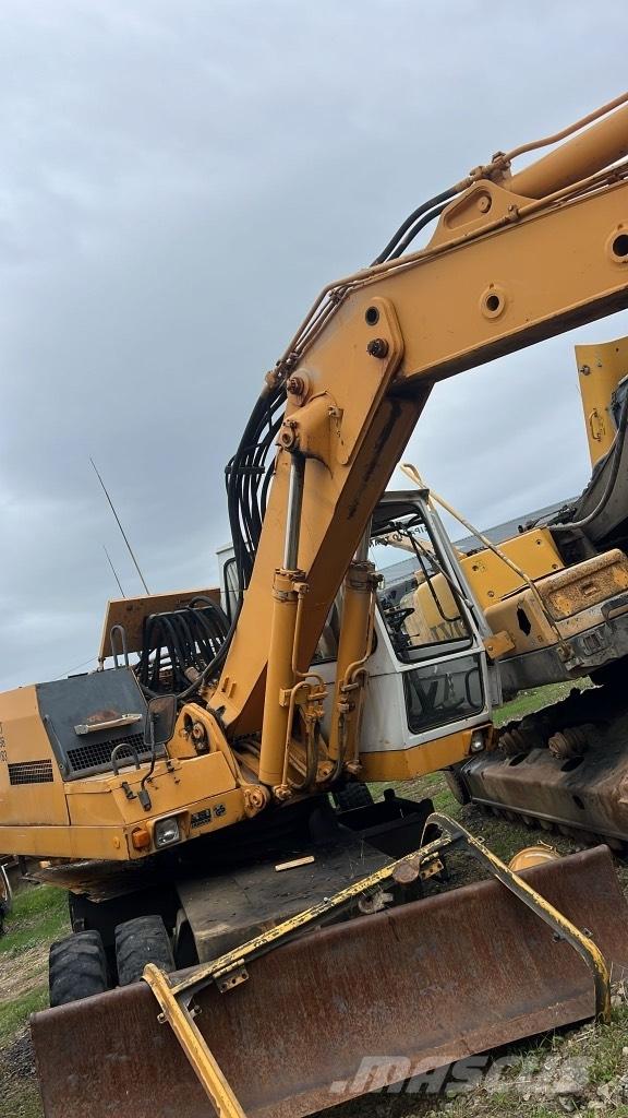 Liebherr A 922 Kabīnes un interjers
