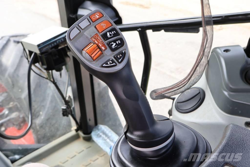 CLAAS Arion 460 Traktori