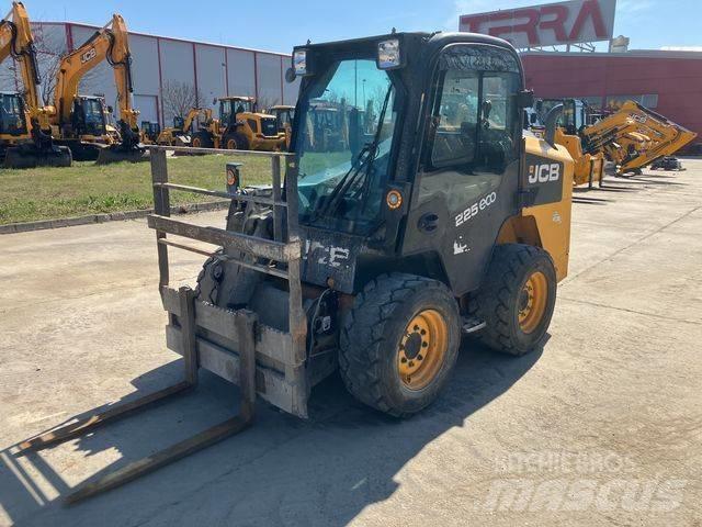 JCB 225 Lietoti riteņu kompaktiekrāvēji