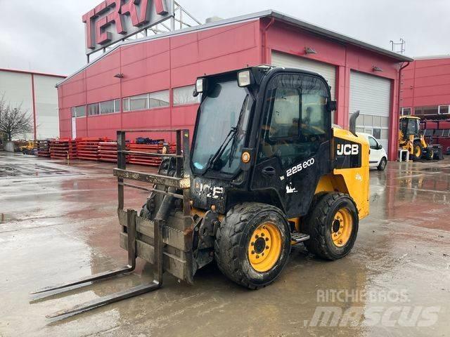 JCB 225 Lietoti riteņu kompaktiekrāvēji