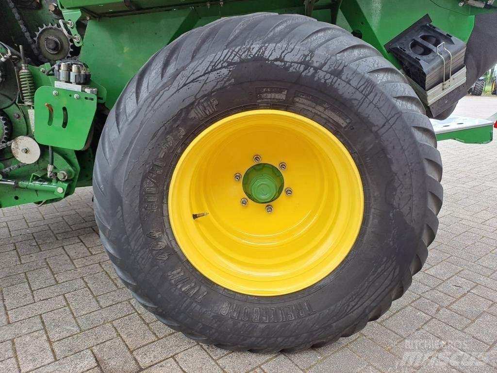 John Deere V461R Rituļu preses