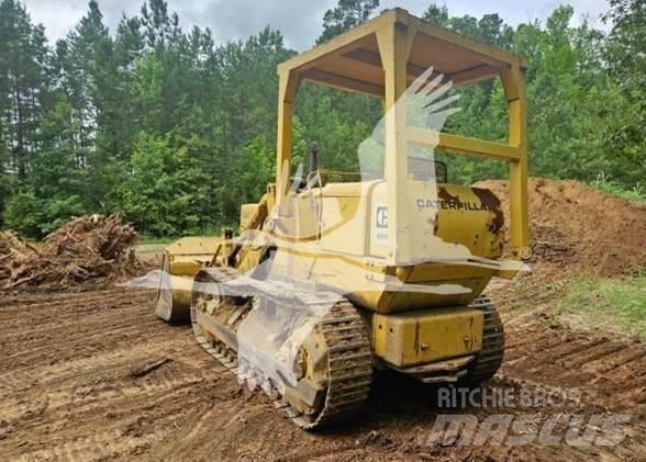 CAT 951C Kāpurķēžu iekrāvēji
