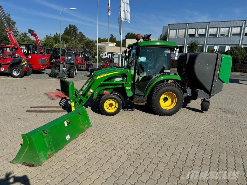 John Deere 3720 Kompaktie traktori