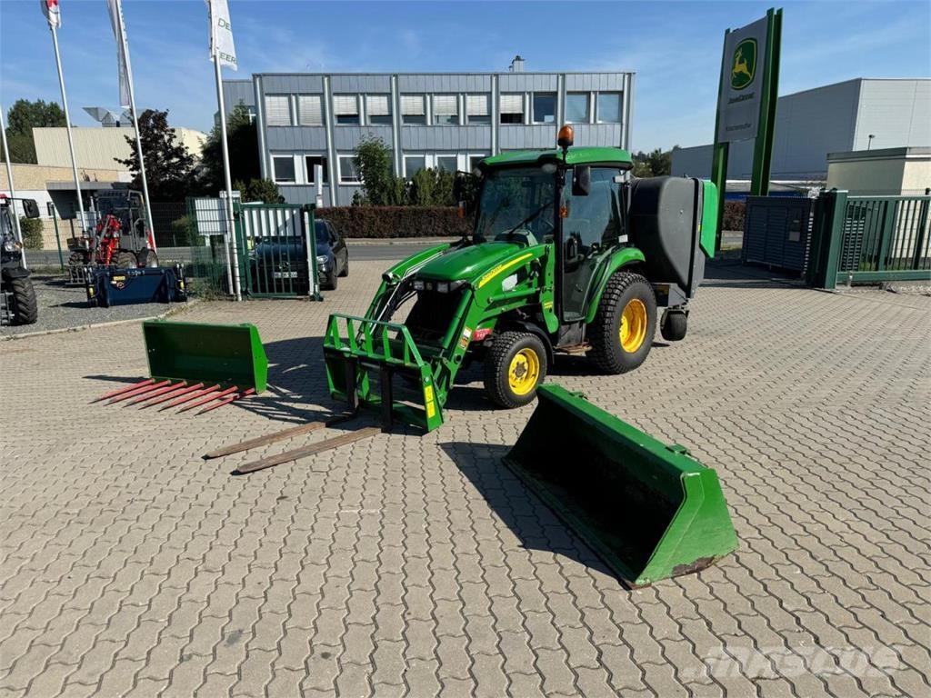 John Deere 3720 Kompaktie traktori