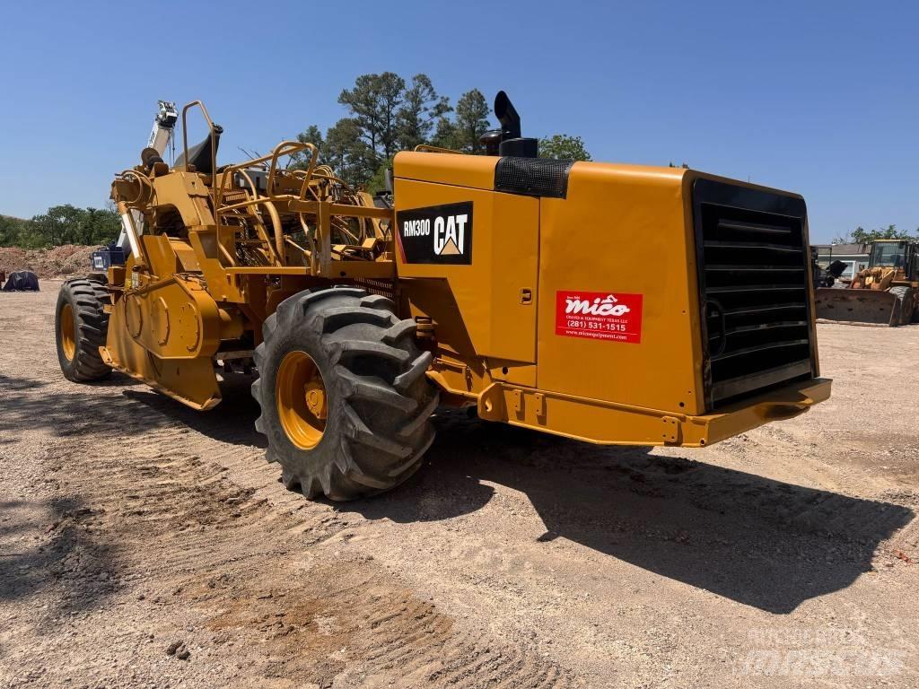 CAT RM 300 Asfalta savācējs
