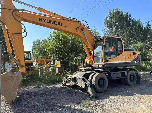 Hyundai 210W Ekskavatori uz riteņiem