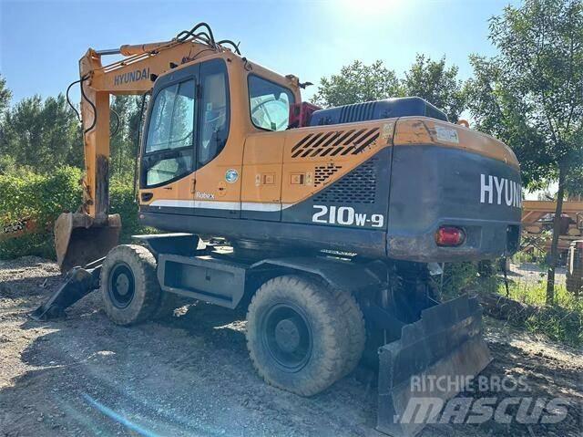 Hyundai 210W Ekskavatori uz riteņiem