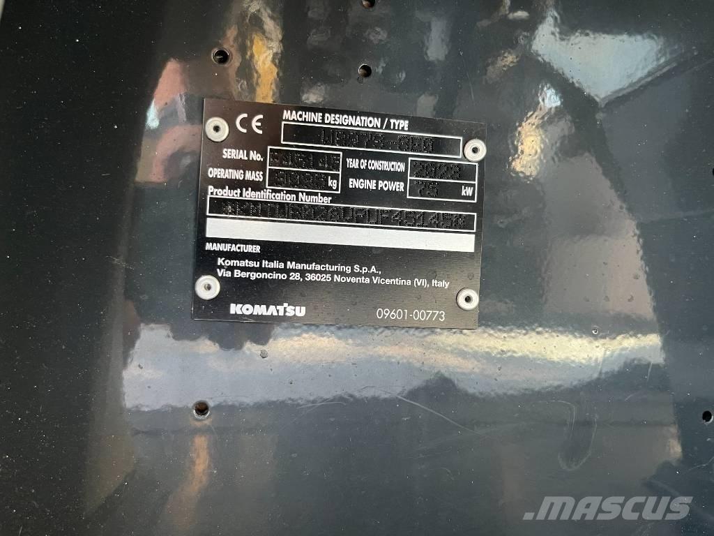 Komatsu WB 97 S-8 Ekskavatori-iekrāvēji