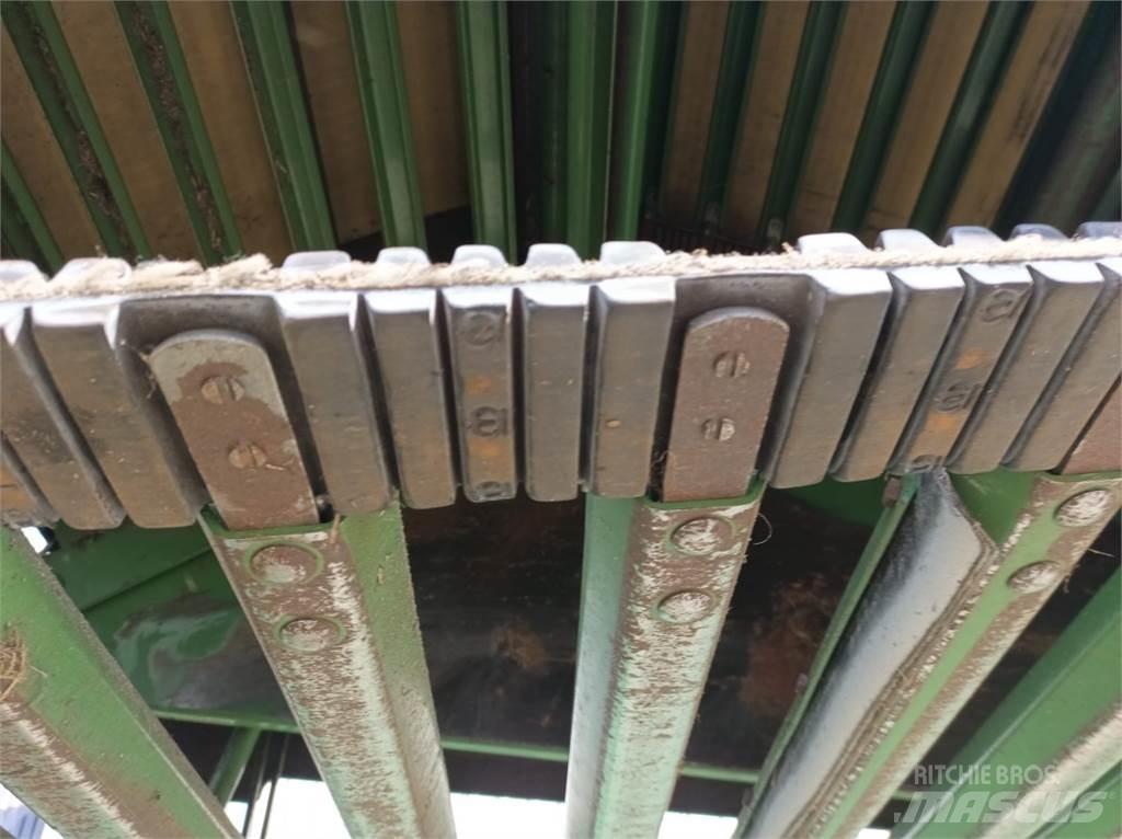 Krone V 180 XC Rituļu preses