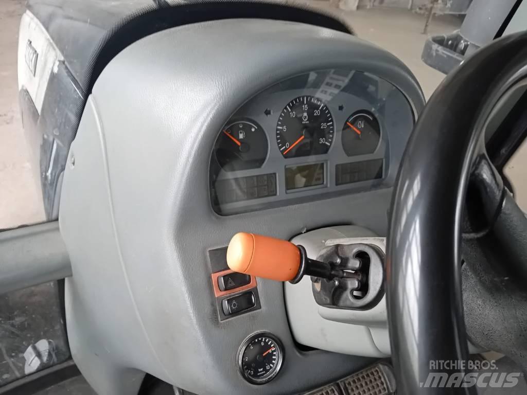 Valtra T 171 Traktori
