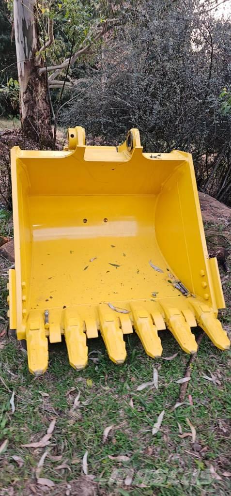 Komatsu PC210 Strēles un kausi