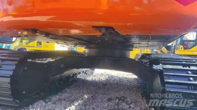 Hitachi ZX 120 Kāpurķēžu ekskavatori