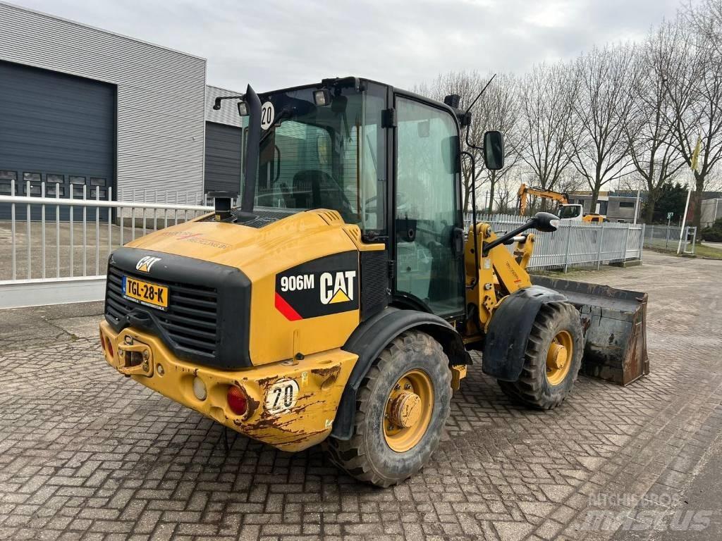 CAT 906 M Iekrāvēji uz riteņiem