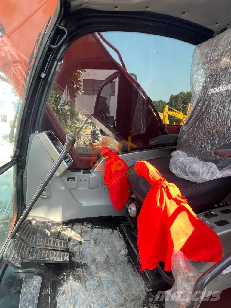 Doosan DX 225 LCA Kāpurķēžu ekskavatori