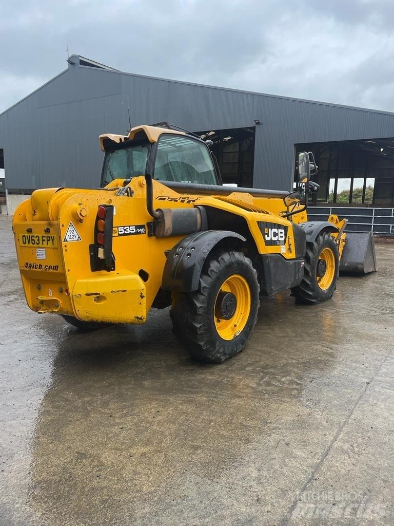 JCB 535 V 140 Teleskopiskie manipulatori
