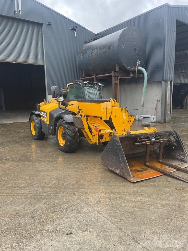 JCB 535 V 140 Teleskopiskie manipulatori