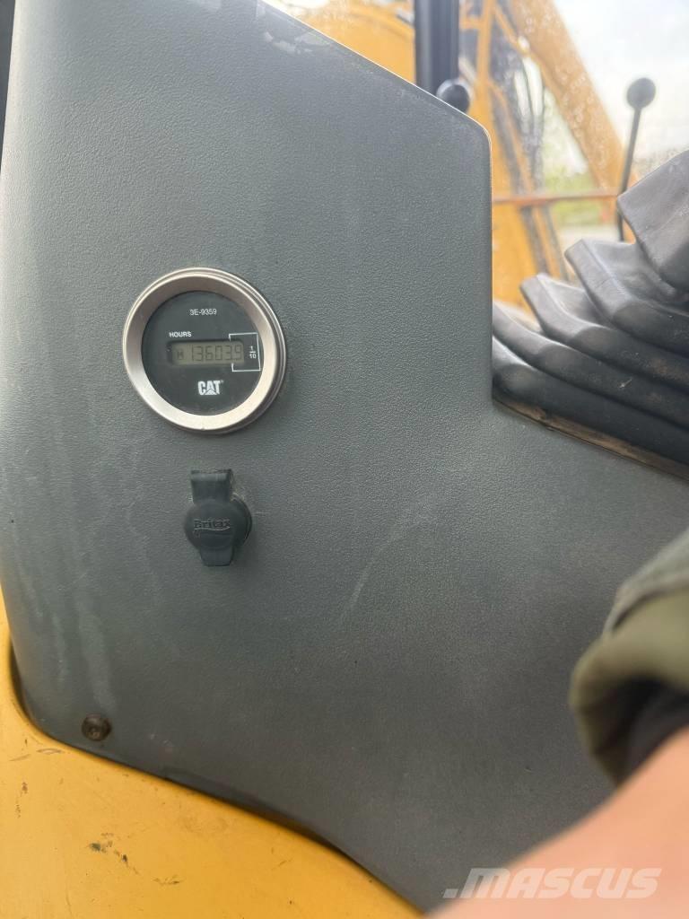 CAT 428 C Ekskavatori-iekrāvēji